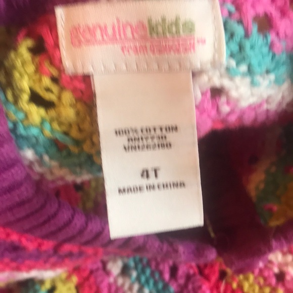 Rainbow poncho for a toddler size 4T - Picture 5 of 5